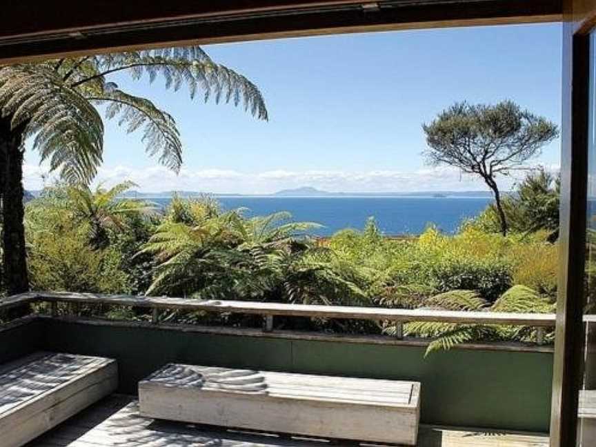 Amidst Bush and Birdsong - Pukawa Holiday Home, Kuratau, New Zealand