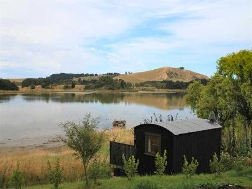 The Bird Hide - rustic luxury by the water, Waikouaiti, New Zealand