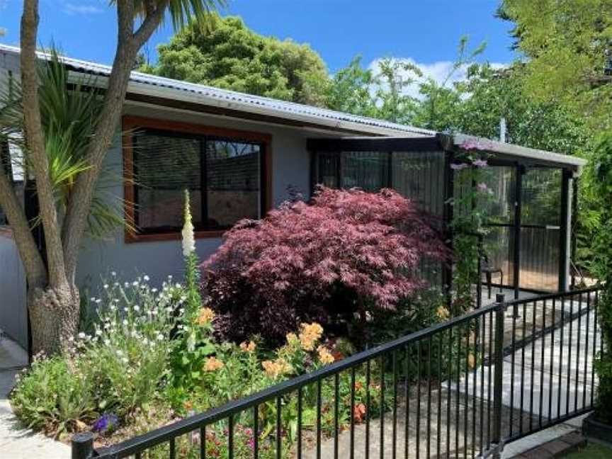 Twin Oaks Quiet Cottage, Paraparaumu, New Zealand