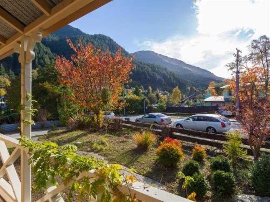 Central Peach - Queenstown Holiday Home, Argyle Hill, New Zealand