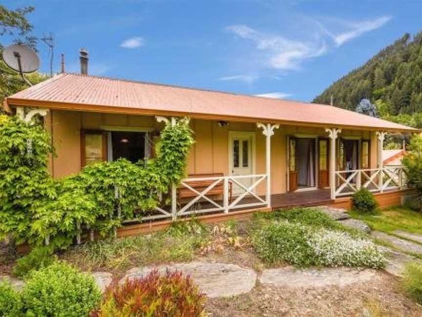 Central Peach - Queenstown Holiday Home, Argyle Hill, New Zealand