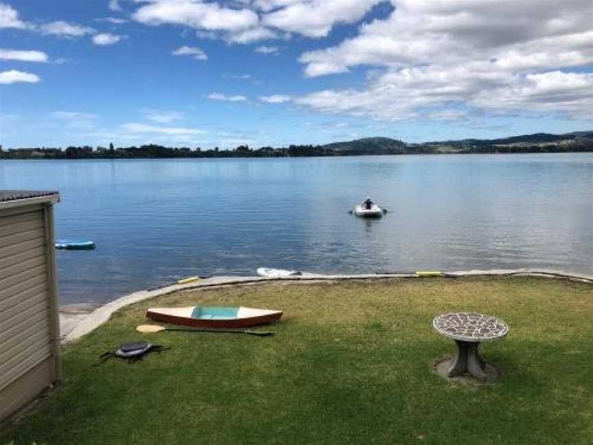 Entire Waterfront House - Boat Shed - 3 Kitchens, Tauranga (Suburb), New Zealand