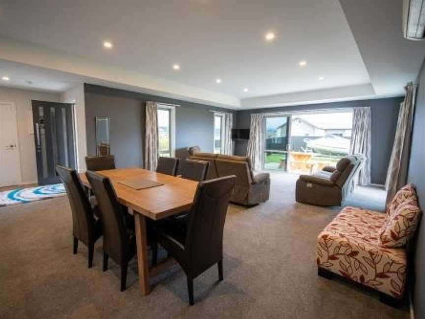 Relax on Rodeo - Te Anau Holiday Home, Te Anau, New Zealand