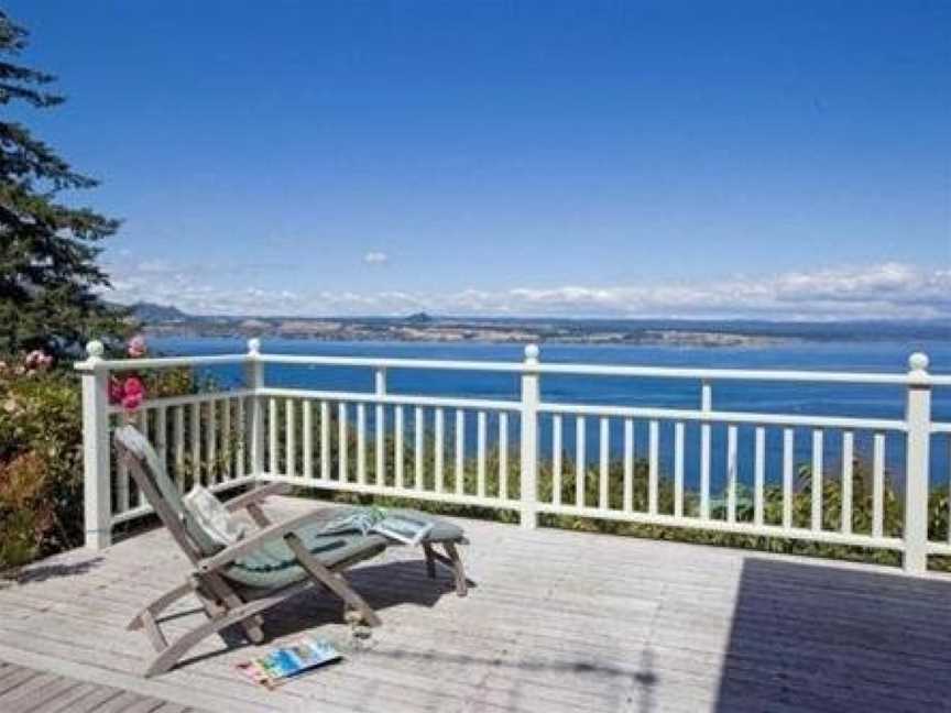 Hello House - Acacia Bay Holiday Home, Taupo, New Zealand