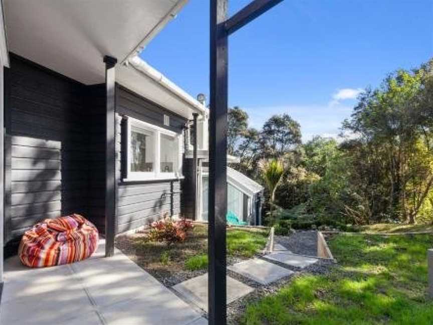 Tree Top Hideaway - Sandspit Holiday Home, Snells Beach (Suburb), New Zealand