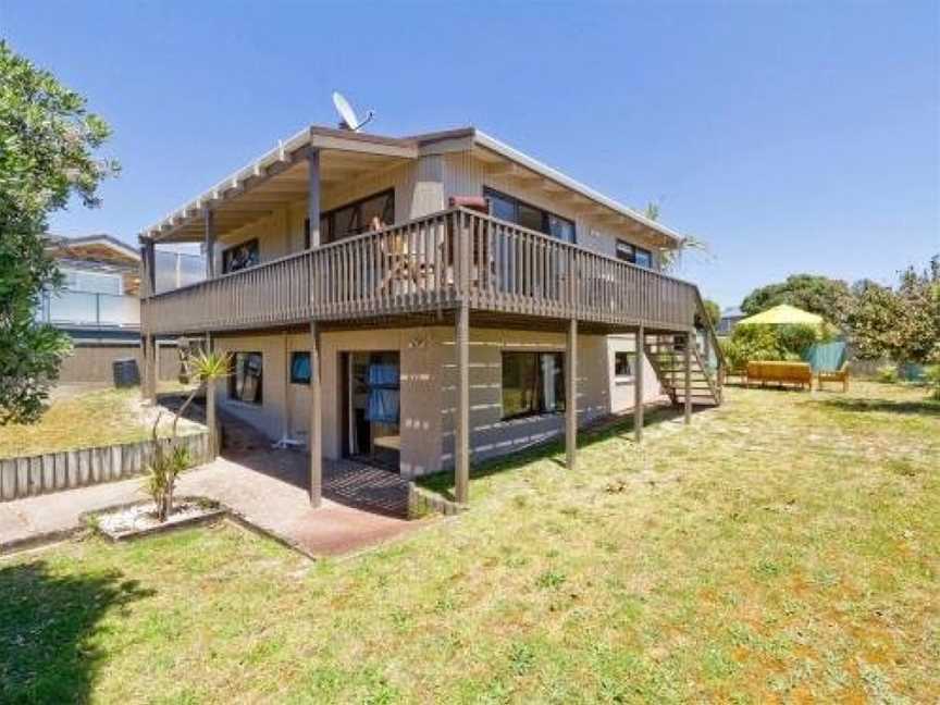 Takatu View - Omaha Holiday Home, Matakana, New Zealand