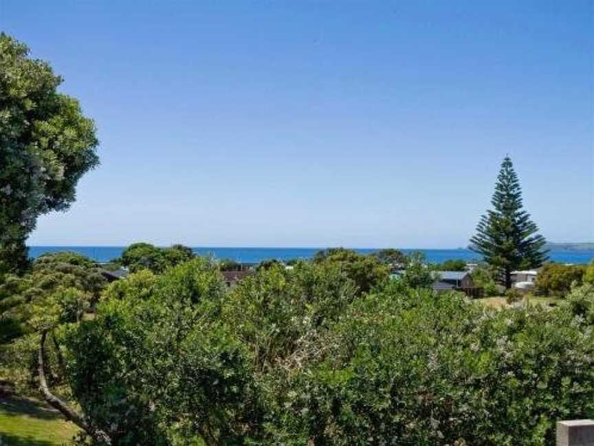 Takatu View - Omaha Holiday Home, Matakana, New Zealand