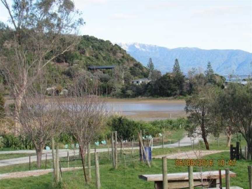 Woolshed Bed & Breakfast, East Takaka, New Zealand