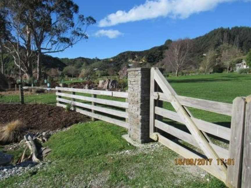 Woolshed Bed & Breakfast, East Takaka, New Zealand