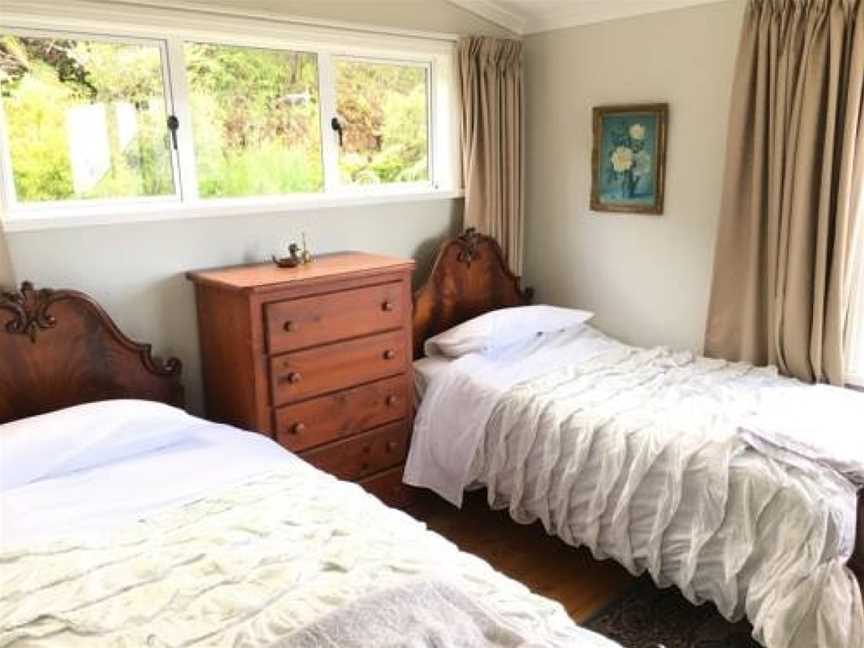 Nightingale Falls Farm Stay Retreat, Thames, New Zealand