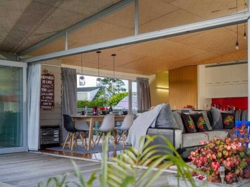 Modpod on The Tee - Matarangi Holiday Home, Matarangi, New Zealand