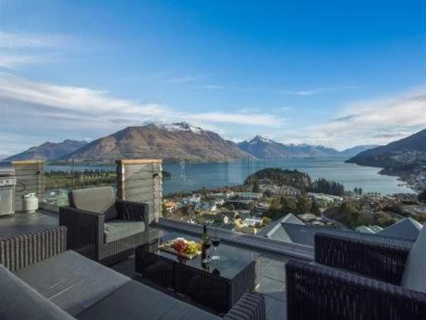 Villa Moana-Luxury Villa with Stunning Lake Views, Argyle Hill, New Zealand