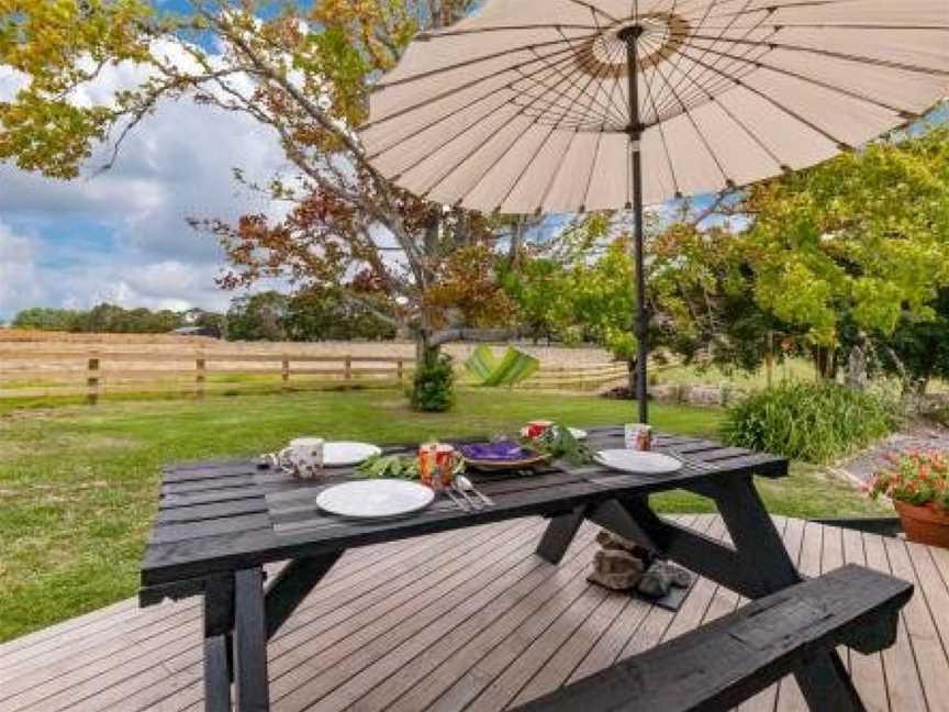 Ten 37 - Matakana Holiday Home, Matakana, New Zealand