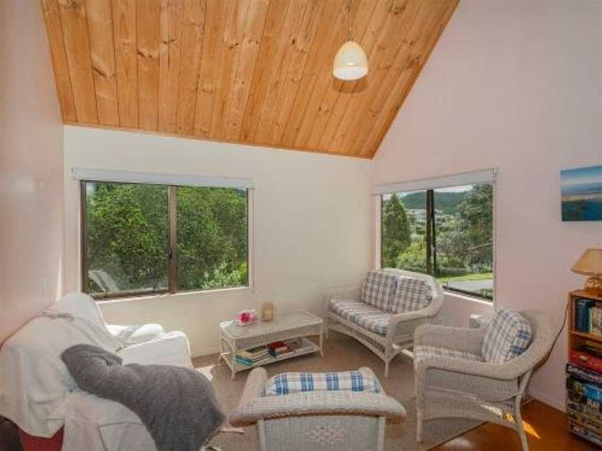 Tui's Grove - Onemana Holiday Home, Opoutere, New Zealand