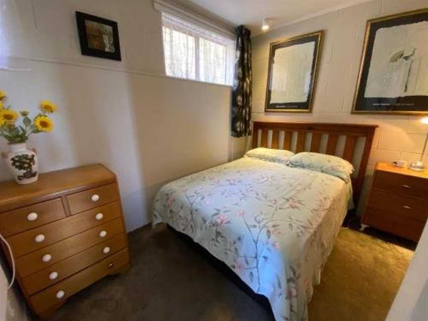 Budget but Handy Self-contained Unit, Campbells Bay, New Zealand