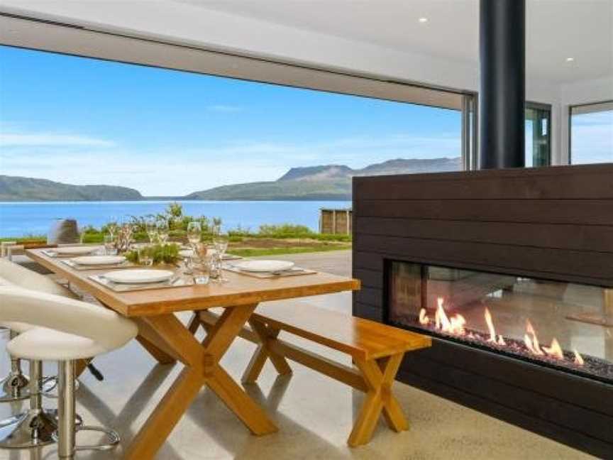 Mana Sarovar - Designer Lake Tarawera Holiday Home, Rotorua, New Zealand