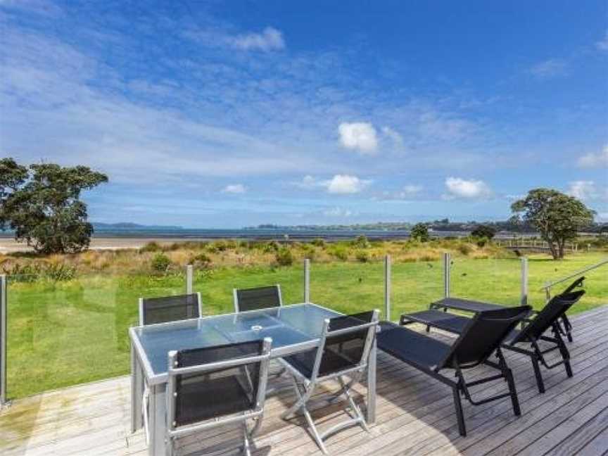 Beachfront Escape - Snells Beach Holiday Home, Snells Beach (Suburb), New Zealand