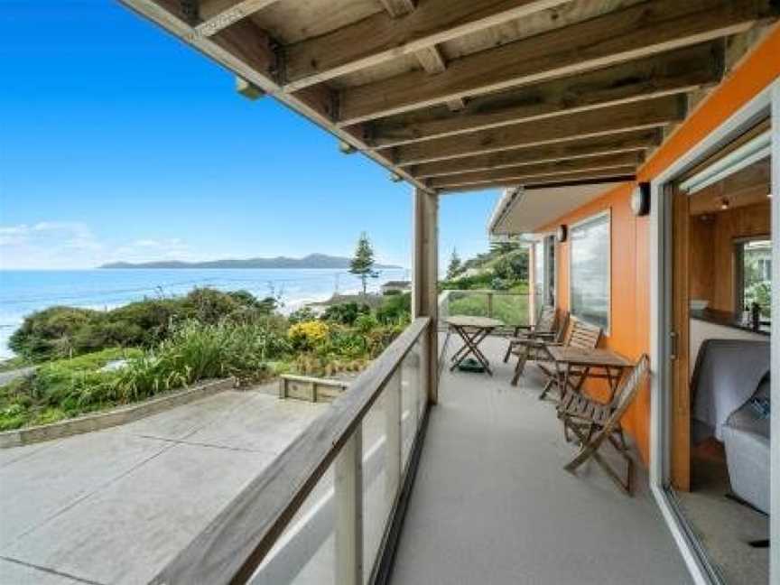 Rippling Waves Lookout - Raumati South Holiday Home, Paraparaumu, New Zealand