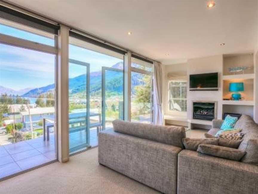 Diamond Villa - Lake Views, Central Location, Argyle Hill, New Zealand