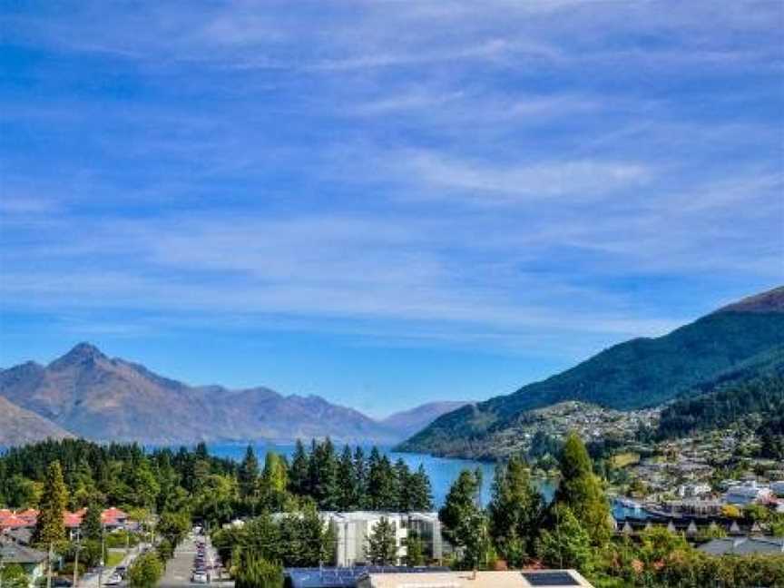 Diamond Villa - Lake Views, Central Location, Argyle Hill, New Zealand