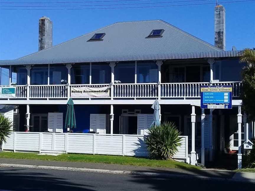 Nana Glads Beachfront Accommodation, Whitianga, New Zealand