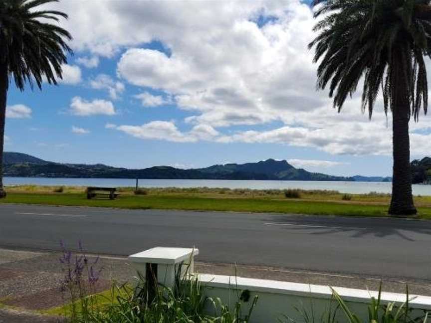 Bach at The Beach - Whitianga Holiday Home, Whitianga, New Zealand