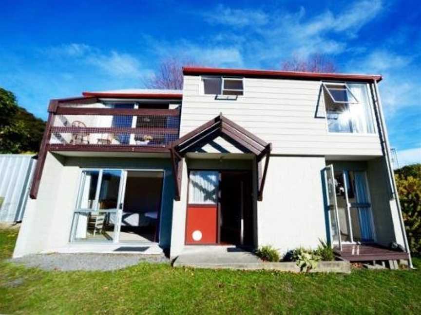 Akaroa Harbour View - Christchurch Holiday Homes, Akaroa, New Zealand