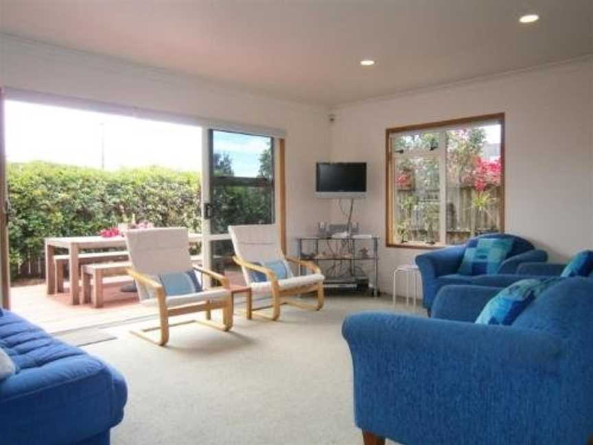 Baskervilla - Whangamata Holiday Home, Whangamata, New Zealand