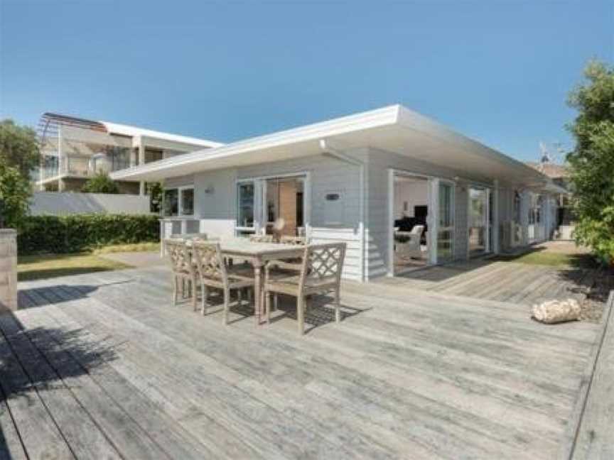 Seaside Beach Retreat - Outdoor living, Tauranga (Suburb), New Zealand