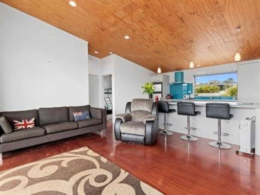 Blue Crush Villa - Mangawhai Heads Holiday Home, Mangawhai, New Zealand