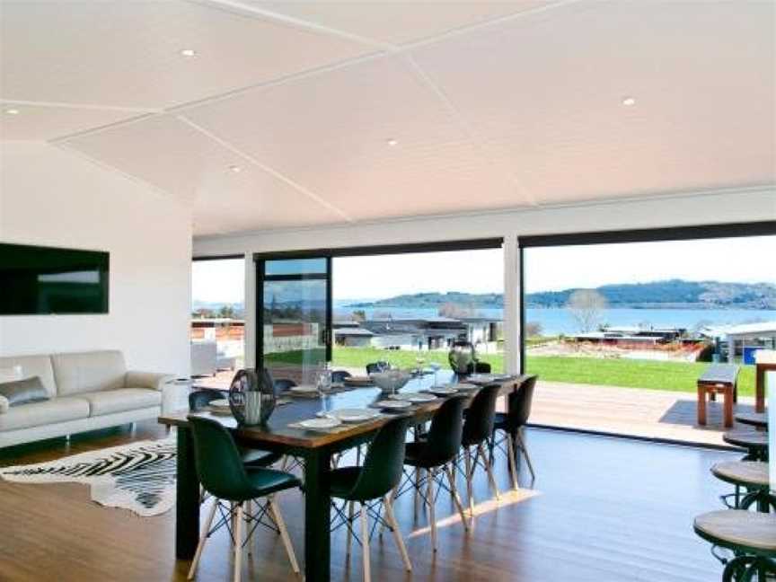 Lakeside Estate - Rainbow Point Holiday Home, Taupo, New Zealand