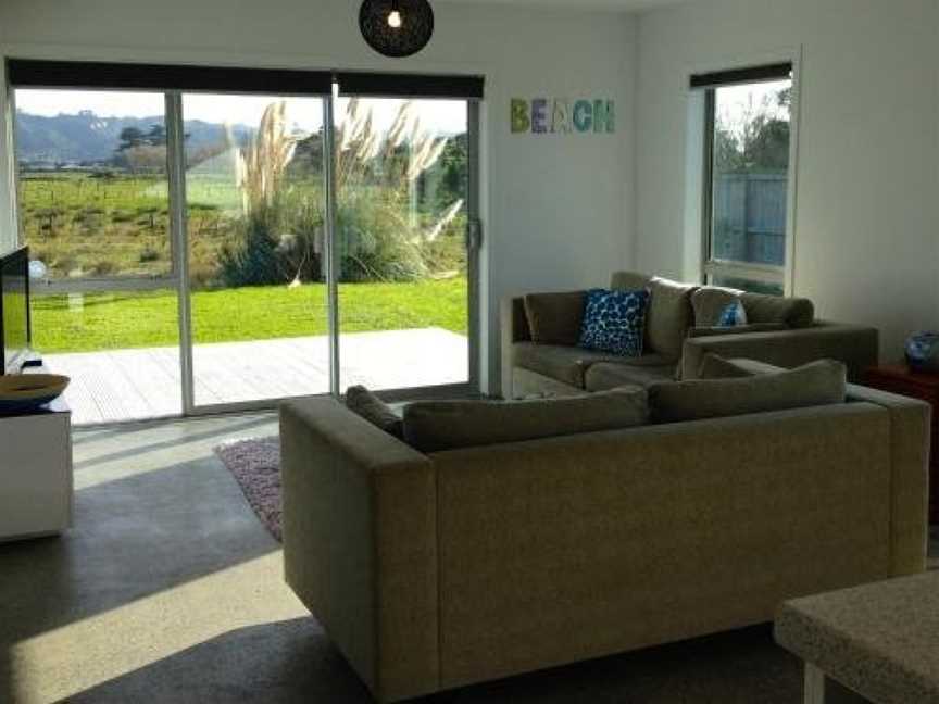 Surfers Retreat - Waihi Holiday Home, Waihi Beach, New Zealand