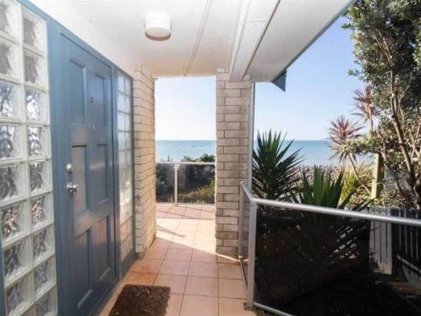 BEACHFRONT BLISS ON WANAKA TERRACE, Ferndale, New Zealand