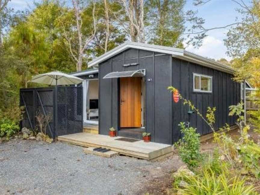 Bellbird Cottage - Lake Taupo Bach, Waitahanui, New Zealand