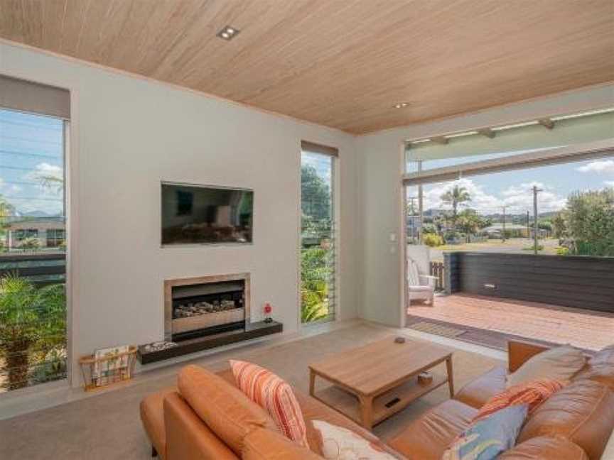 Castaway Bach - Whangamata Holiday Home, Whangamata, New Zealand