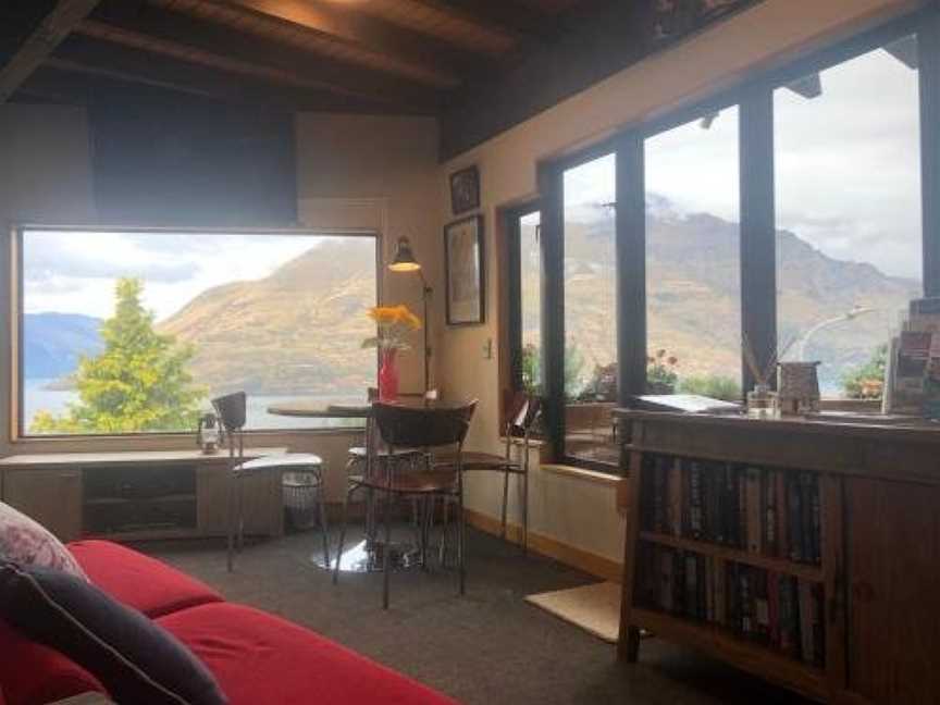 Crows Nest - Queenstown Holiday Home, Argyle Hill, New Zealand