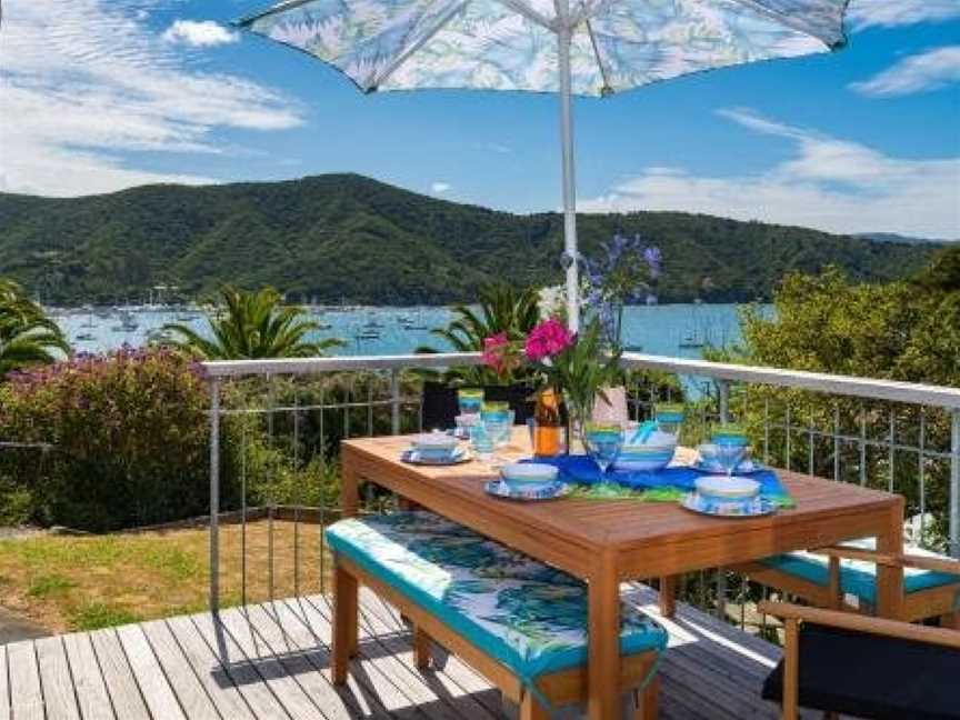 Tirohanga Wai - Waikawa Holiday Home, Picton, New Zealand