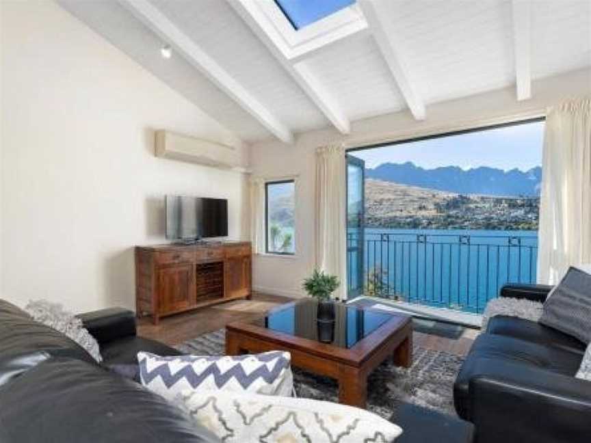 255 on The Lake - Lakefront Views and Close to Town, Argyle Hill, New Zealand