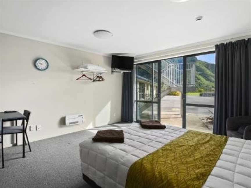 Linkwater 3 - Marlborough Sounds Holiday Unit, New Zealand