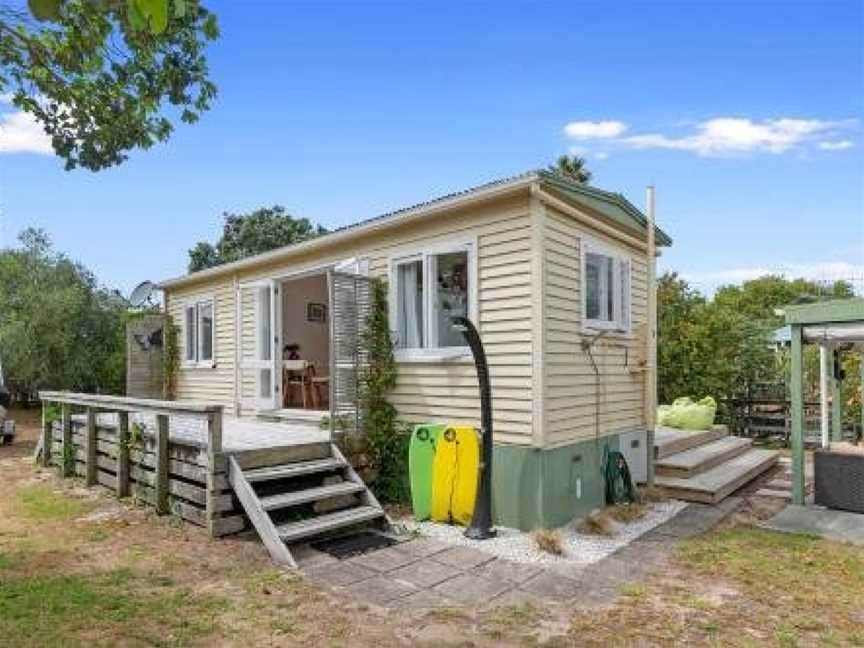 The Classic Kiwi - Ruakaka Holiday Home, Ruakaka, New Zealand