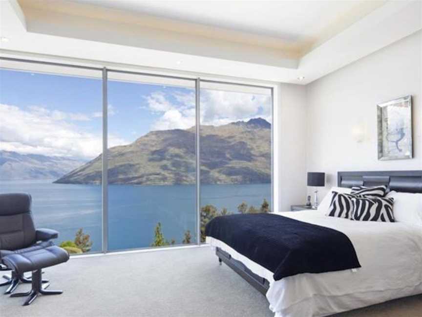 Lake Views at Aspen House by Amazing Accom, Argyle Hill, New Zealand