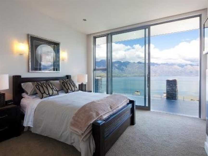 Lake Views at Aspen House by Amazing Accom, Argyle Hill, New Zealand