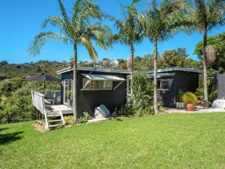 Four Palms Cottage - Onetangi Holiday Home, Waiheke Island (Suburb), New Zealand