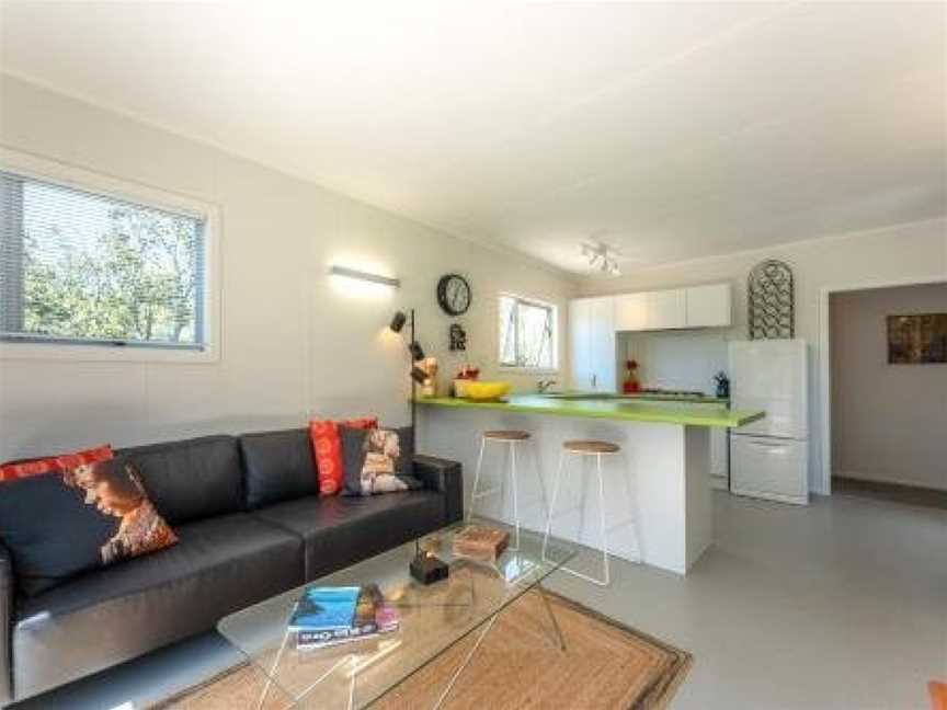 Four Palms Cottage - Onetangi Holiday Home, Waiheke Island (Suburb), New Zealand