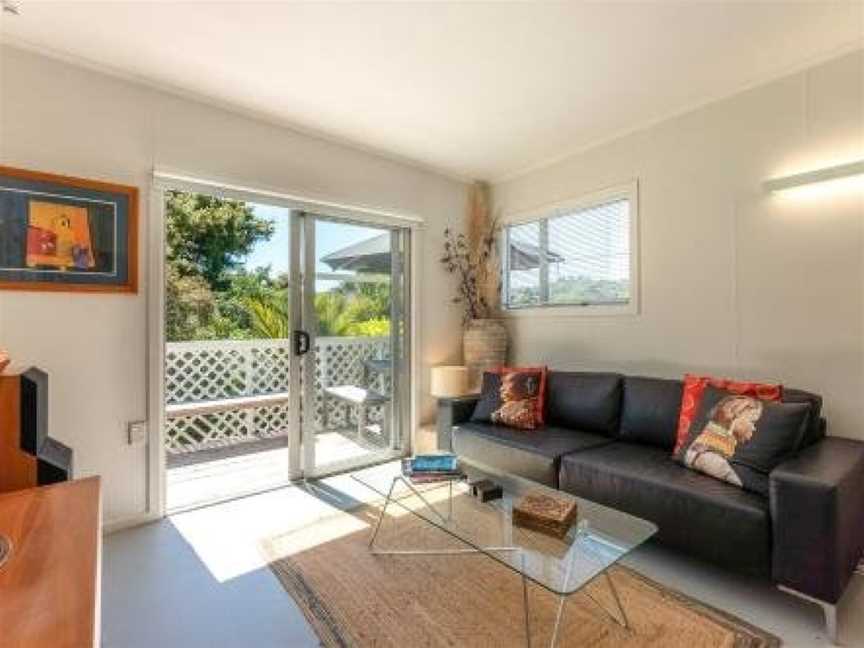 Four Palms Cottage - Onetangi Holiday Home, Waiheke Island (Suburb), New Zealand