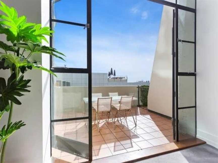 Lovely Bright Apartment with Balcony Pool and Gym, Eden Terrace, New Zealand