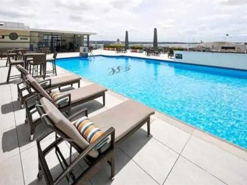 Lovely Bright Apartment with Balcony Pool and Gym, Eden Terrace, New Zealand