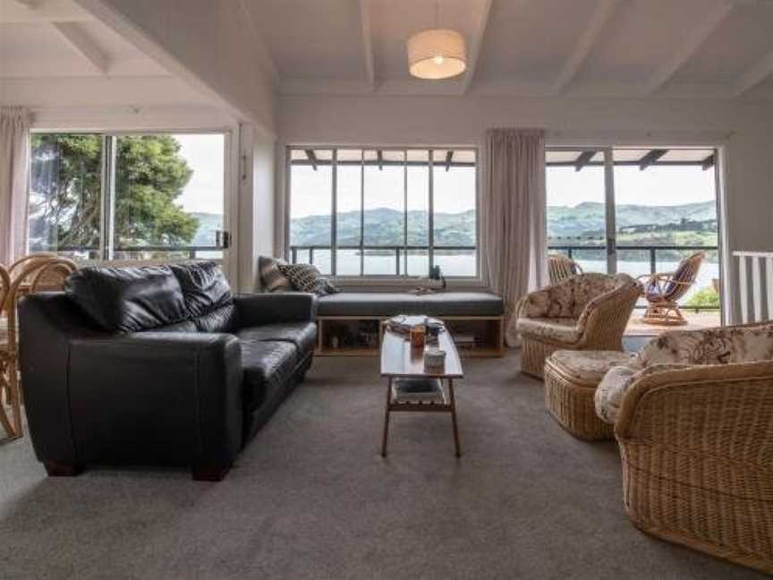 Kingfisher's Perch - Takamatua Holiday Home, Akaroa, New Zealand