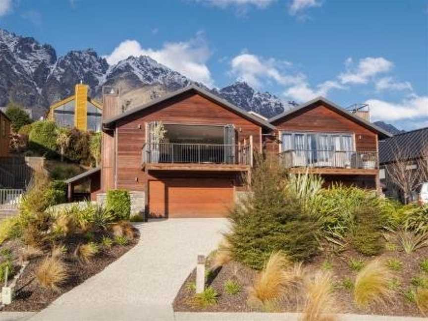 Cedar Lodge - Jacks Point Holiday Home, Argyle Hill, New Zealand