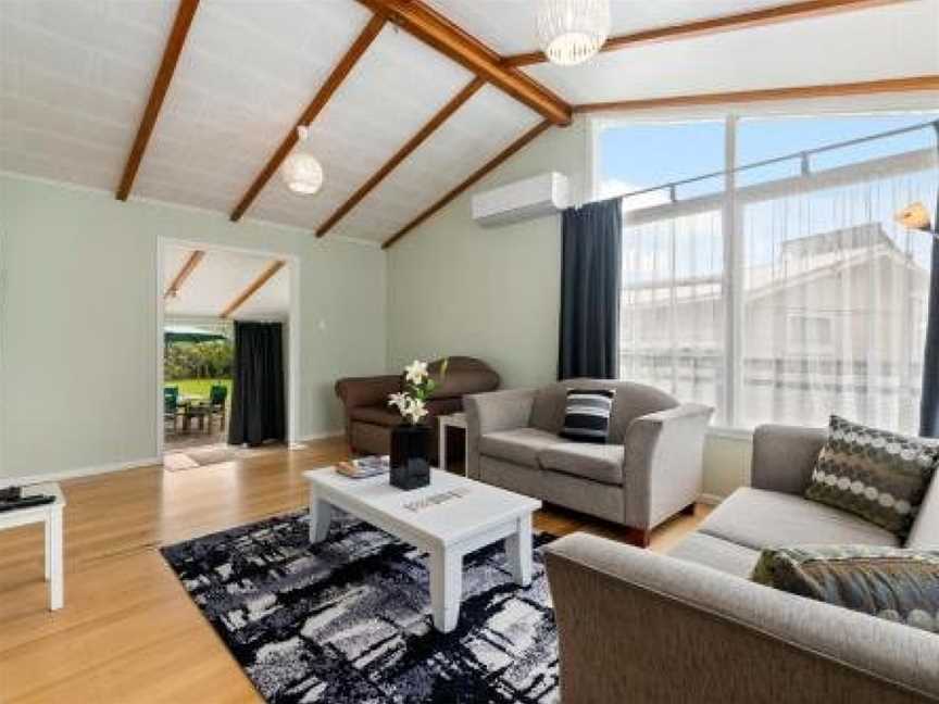 Fenton Retreat - Rotorua Holiday Home, Rotorua, New Zealand